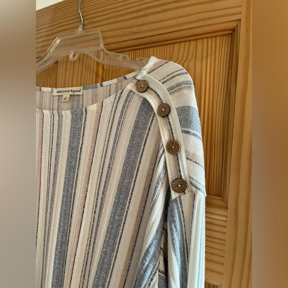 Above and Beyond Blue and Tan Stripped 3/4 Sleeve Blouse size Large - Picture 6 of 9